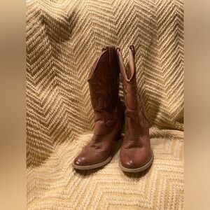 Very Volatile women’s cowboy boots Signed by Jami Grooms